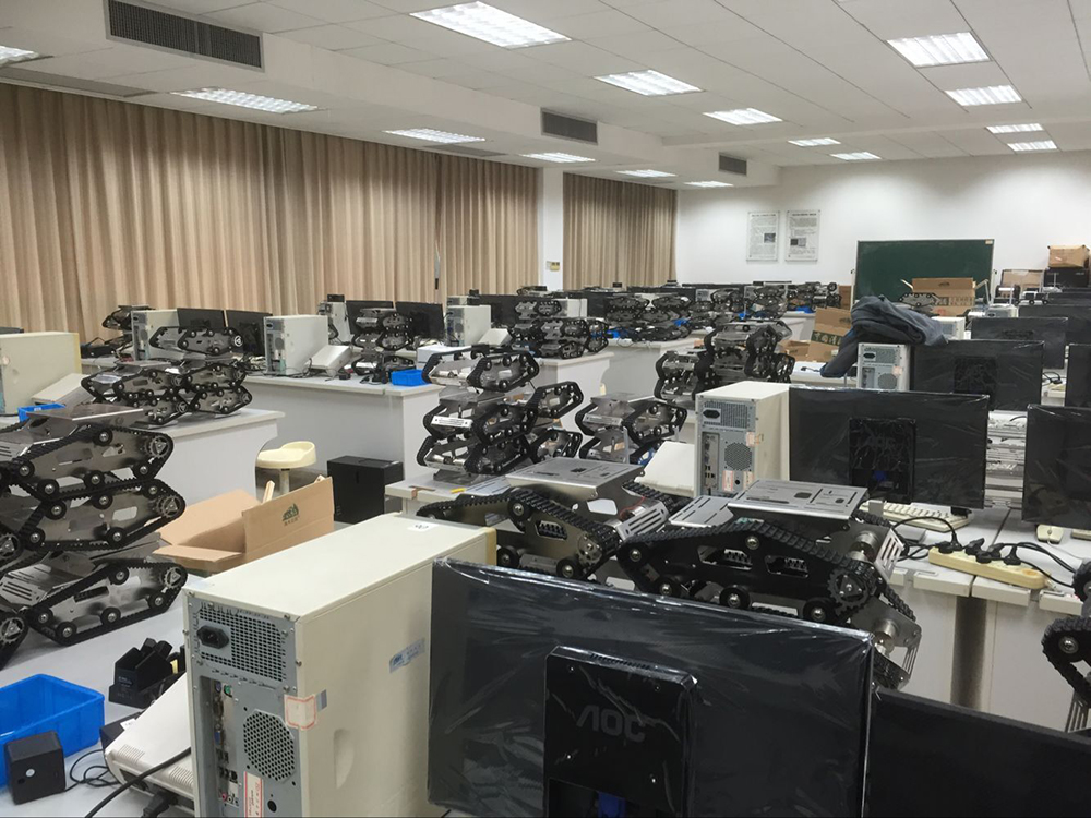 小R科技與浙江大學達成合作，首期500臺機器人入駐浙大實驗室